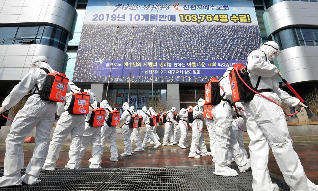 感染拡大で教団を強制捜査、韓国検察