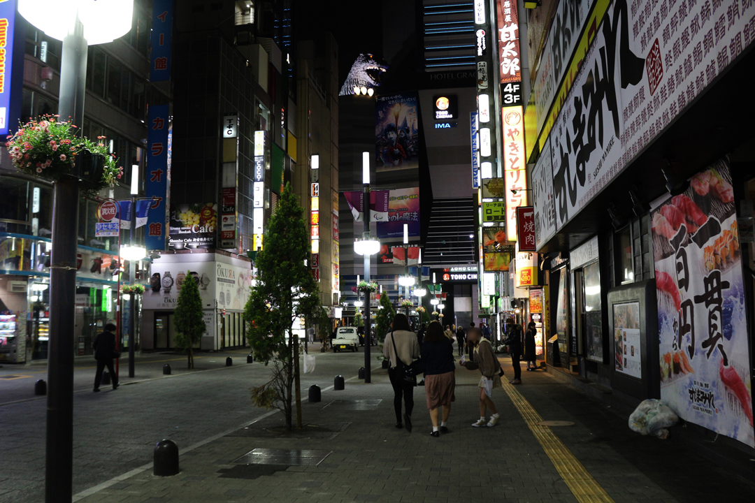 「開けるも閉めるも地獄」歌舞伎町の店主たちが迫られる決断