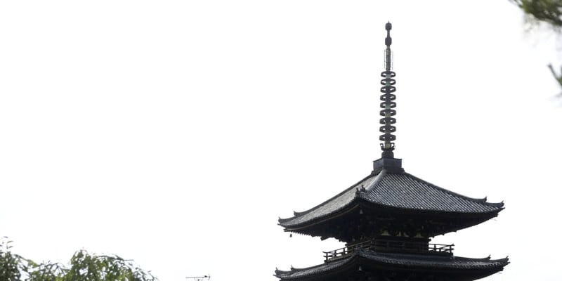 京都の外国人宿泊客、3月9割減　日本人も半減