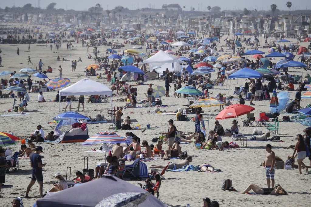 米国のビーチが混雑、欧州も観光再開目指す　進む制限緩和　新型コロナ