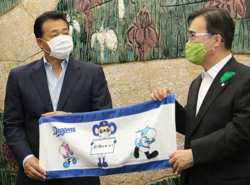中日・与田監督「勝ってという期待に応えたい」　愛知県知事と名古屋市長を表敬