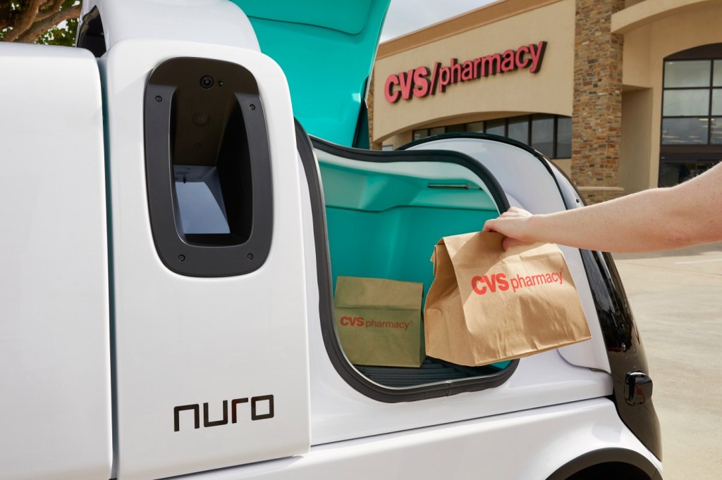 Nuroがトヨタ・プリウスベースの自動運転車と自社製R2配達ロボで米大手薬局チェーンの処方薬を配達