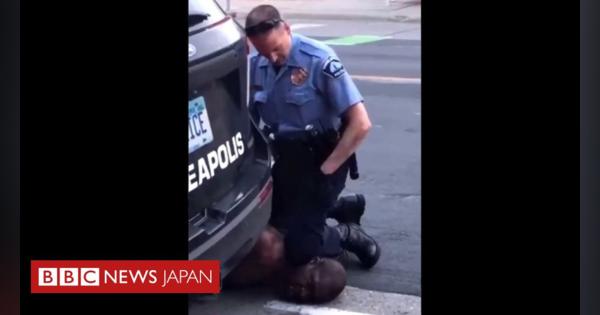 黒人男性、警官に膝で首を押さえ付けられ死亡　米ミネソタ州