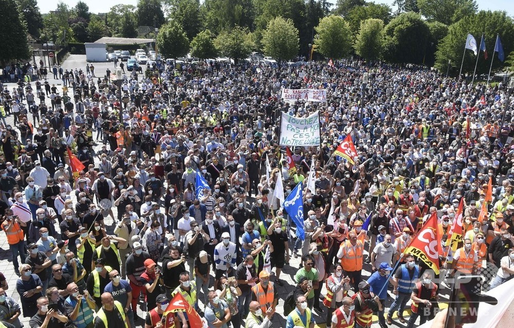 仏ルノー、新型コロナ解雇に従業員8000人が抗議 労組発表