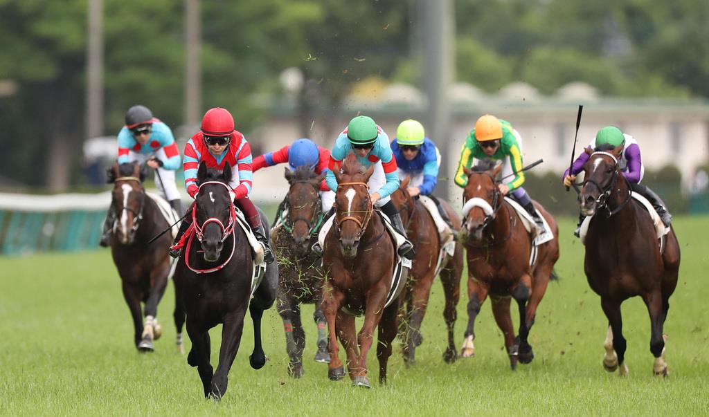 コントレイルが優勝　無敗で２冠　競馬日本ダービー