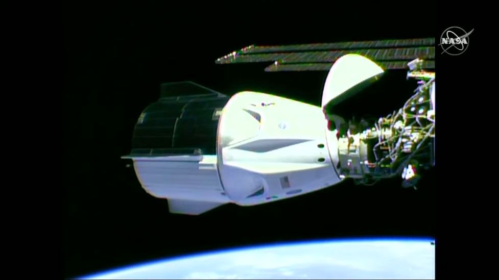 SpaceX Crew Dragon、ISSへのドッキング成功。民間企業の宇宙船として初、米国製は9年ぶりの人員輸送