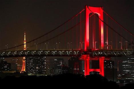東京都｢東京アラート｣発動、レインボーブリッジ赤く染まる　新型コロナ新規感染34人で