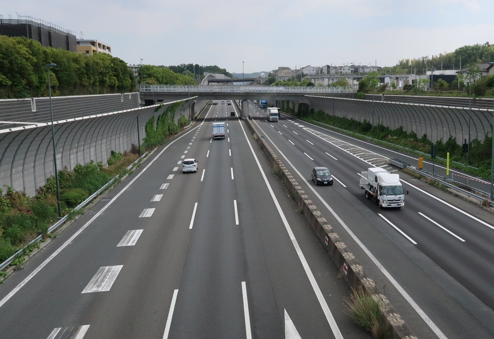第二京阪　全線開通10年「渋滞緩和に成果」　交通量７割増、企業立地も増加
