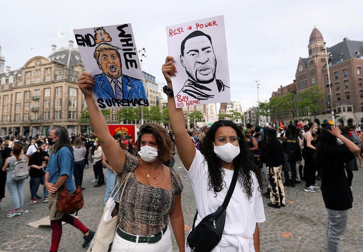 米の黒人暴行死への抗議、世界的に拡大　欧州・アフリカで