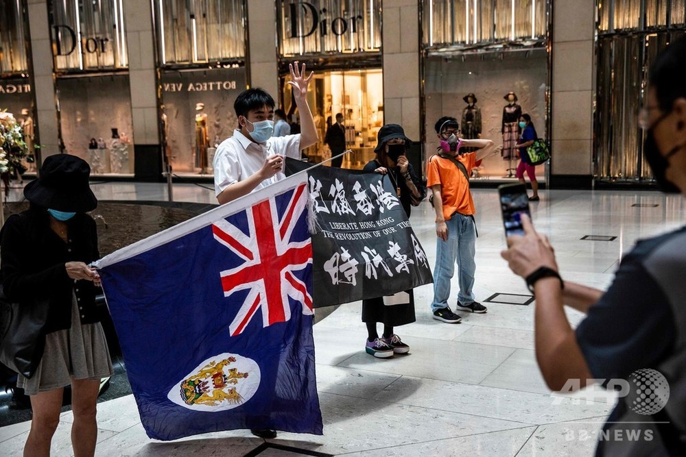 英ジョンソン首相、香港数百万人にパスポート発給の考え示す