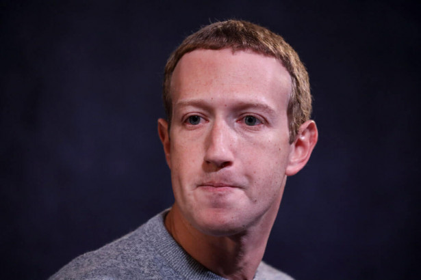 フェイスブック「社員の反乱」に苦慮するザッカーバーグ