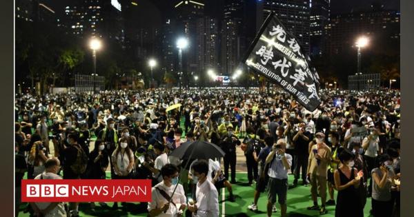 香港で天安門事件の追悼集会　数万人が公園に集結