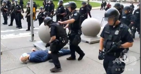 警官によるデモ参加者への暴力、相次ぐ映像に怒り 米国