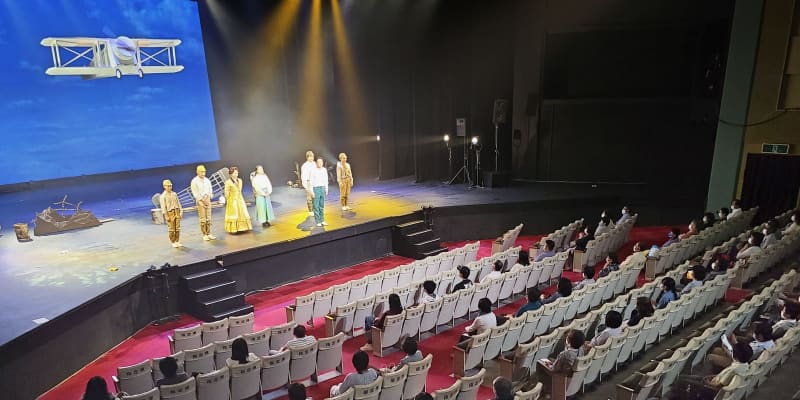 秋田の「わらび座」が公演再開　全国に先駆け、100席に制限