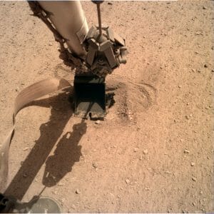 火星探査機インサイトの地中センサー、押し戻されたりもしたけど地下に向け前進再開