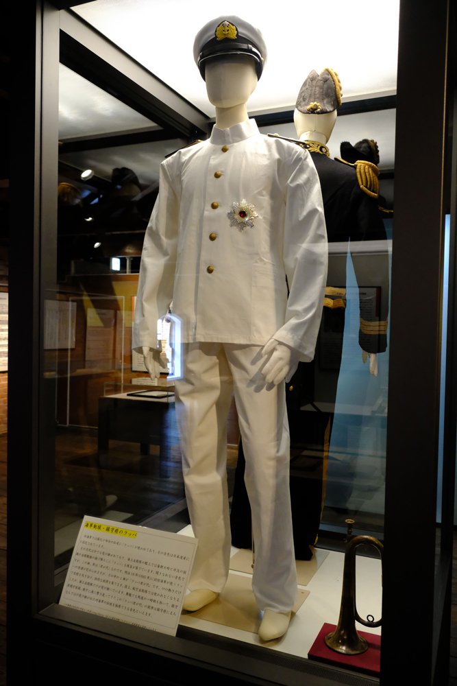 「東郷モデル」の旧海軍服レプリカ　コロナで試着体験できず展示　来年、鎮守府開庁120年の舞鶴
