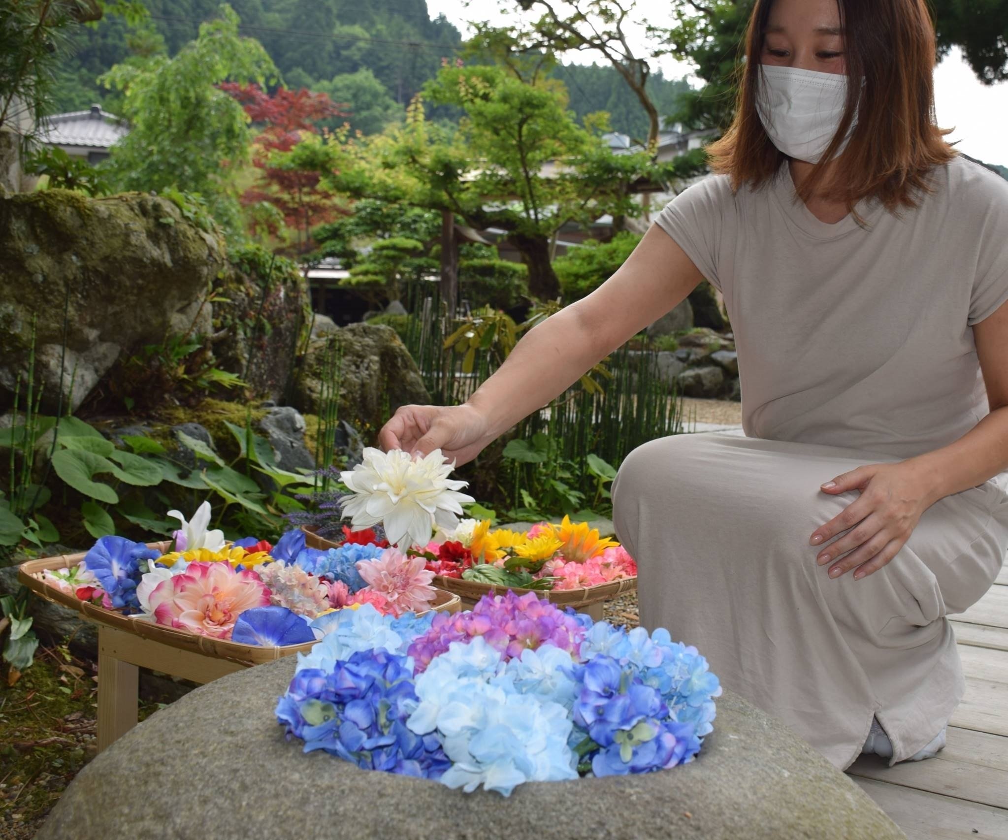 アジサイ アサガオ 花手水 参拝ついでに生けてみて 京都 宇治田原の正寿院