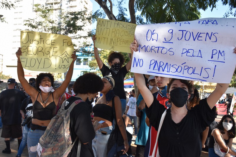 ブラジル大統領に抗議「ファシストによる民主主義の危機」　サンパウロで3000人デモ