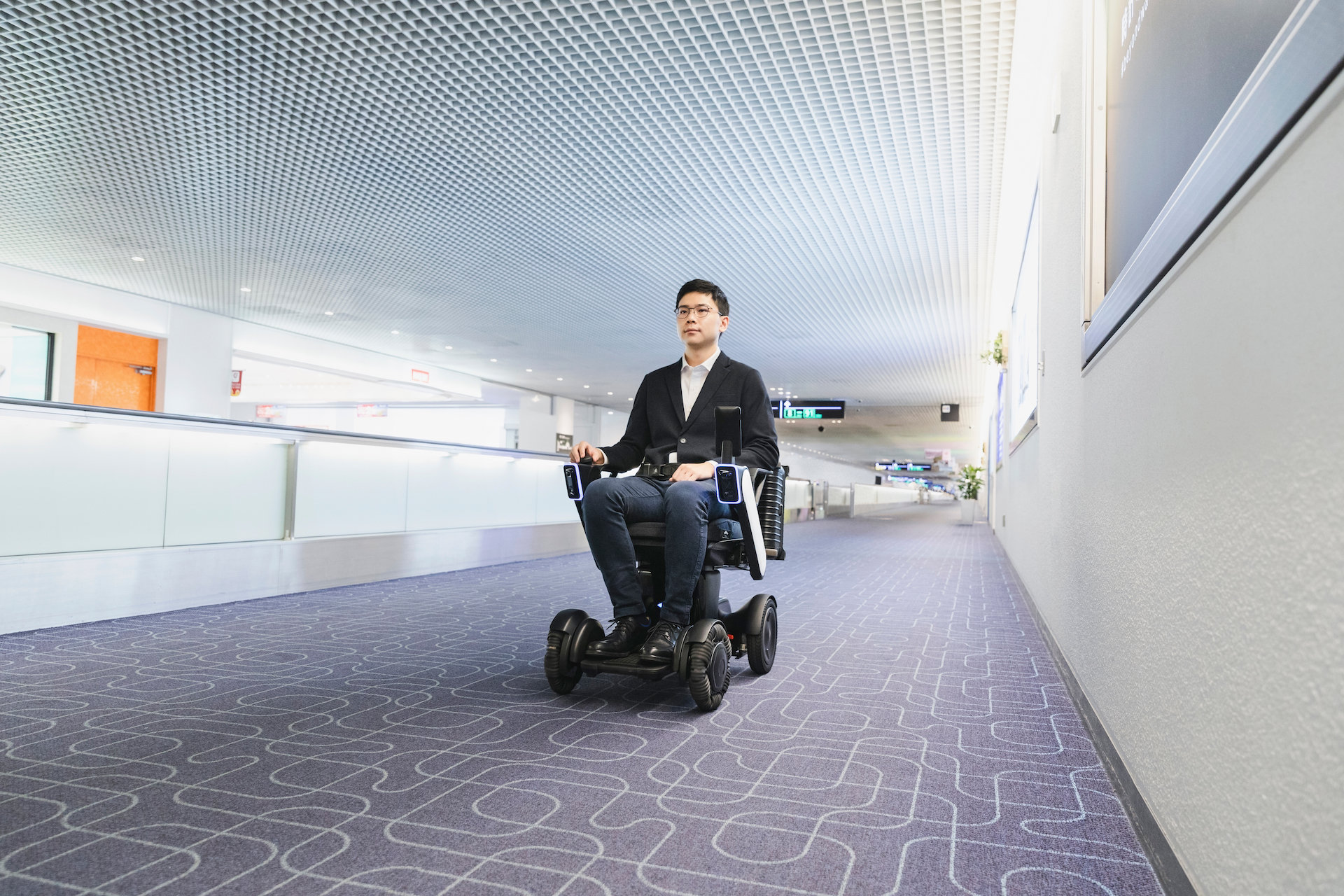 車いす型自動運転モビリティが羽田空港に正式導入、COVID-19対策にも貢献