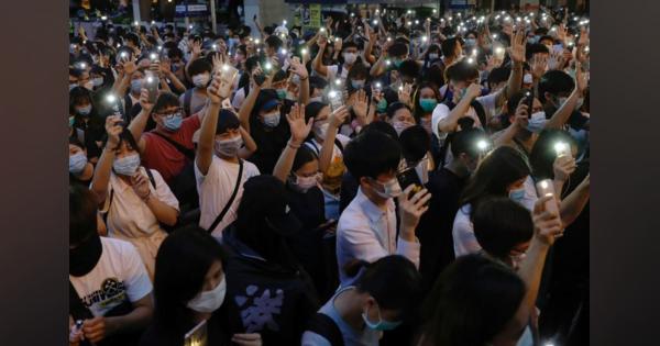 香港で民主化デモ、53人逮捕