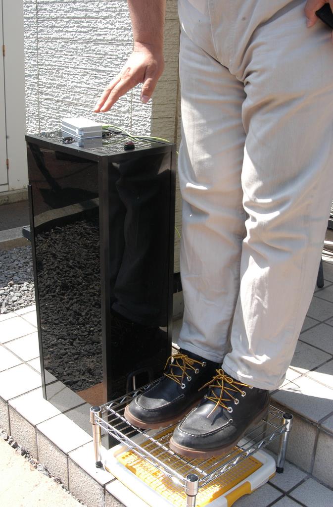 新型コロナ対策で靴底の洗浄器　青森・弘前の会社開発
