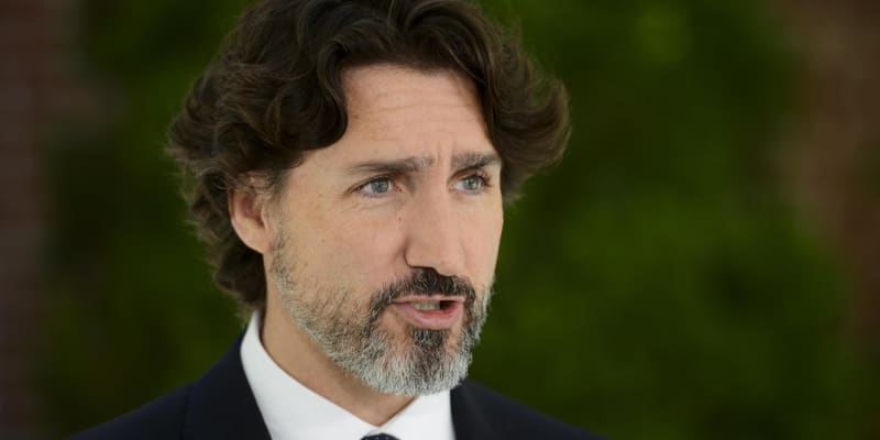 カナダの首相はいつ髪切れる？　「ロックダウン日数示す掲示板」
