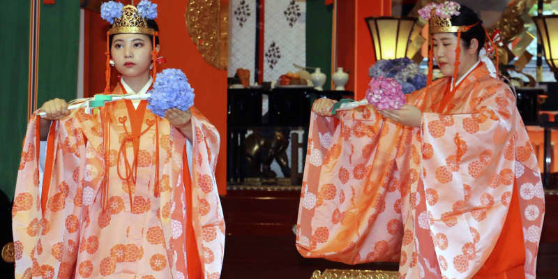 紫陽花祭で終息祈願、和歌山　熊野那智大社、舞を奉納