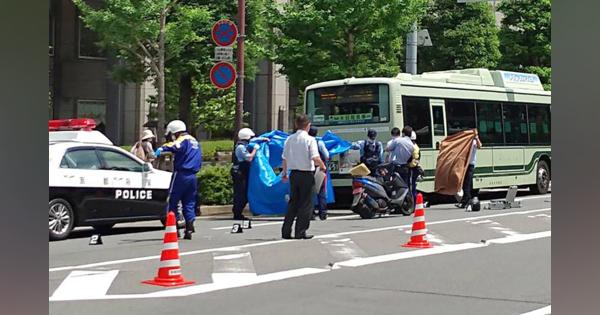 市バス衝突事故、死亡したのは20歳の女性　追い抜く際に転倒、後輪に衝突　京都