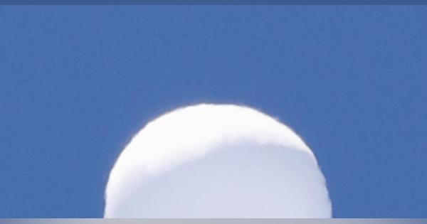 仙台市上空に謎の白い球体　気象台「不明」と困惑