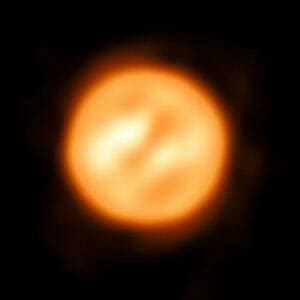 赤色超巨星アンタレスの大気をアルマ望遠鏡とVLAが観測