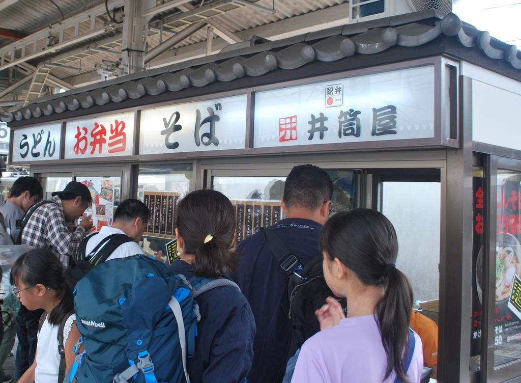 人気の立ち食いそば閉店　滋賀・米原駅在来線ホーム　利用客減で