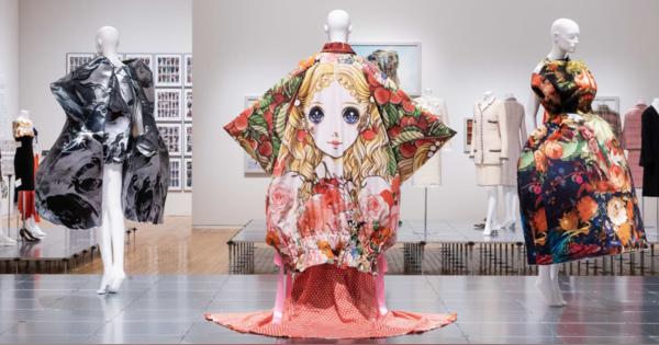「ドレス・コード？」展が東京オペラシティで開催、モンドリアンルックやコム デ ギャルソンのドレスが並ぶ内部公開