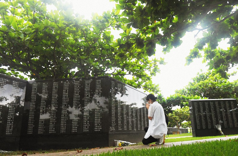 沖縄包む鎮魂と平和の祈り「慰霊の日」　地上戦から75年　今なお続く基地負担