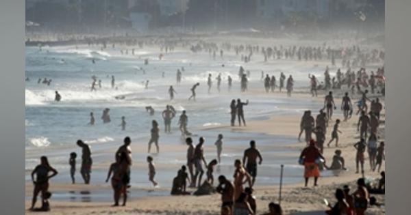 ブラジル、コロナ下でビーチ賑わう　ＷＨＯは感染者数過少と警鐘 - ロイター