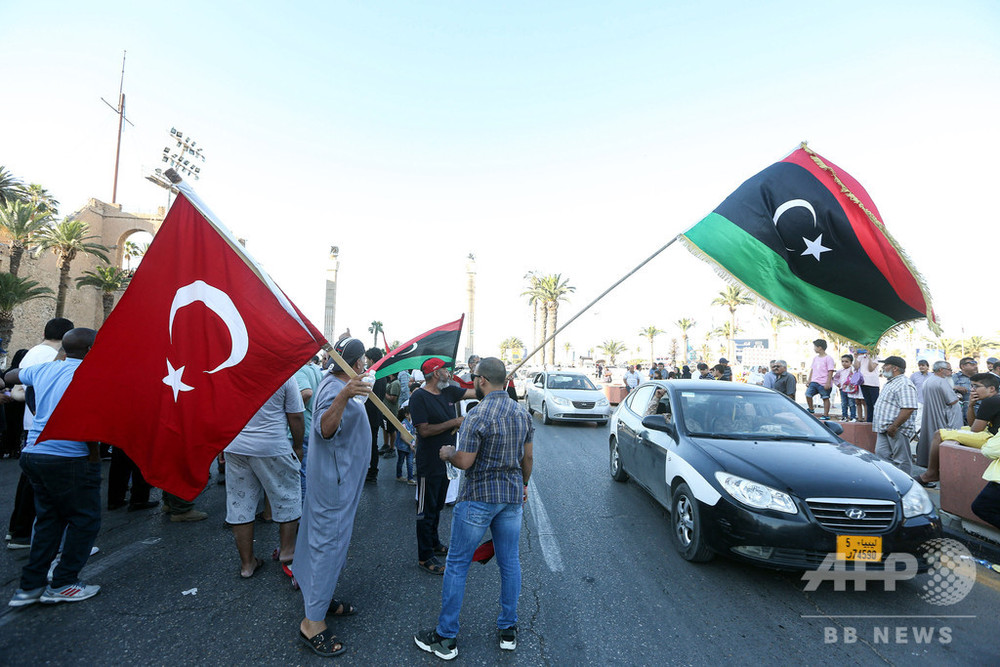 トルコはリビアで「危険なゲーム」を演じている、仏大統領が非難