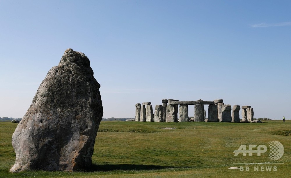 新石器時代の「驚くべき」環状竪穴群、英ストーンヘンジ近くで発見