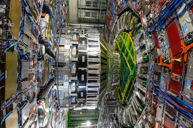 CERN、全周100kmの加速器「FCC」建造承認。ヒッグス粒子やダークマター研究を加速へ
