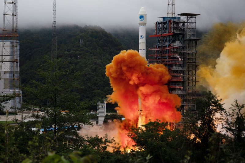 中国、衛星「北斗3号」打ち上げに成功　独自測位システム完成へ