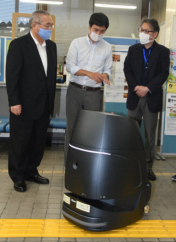 凹凸乗り越えながらごみ吸引　お掃除ロボット　福島・南相馬で実証実験