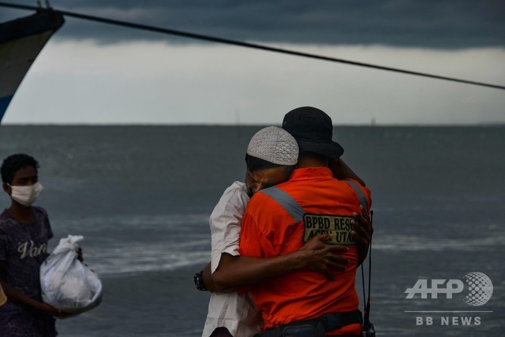 ロヒンギャ100人近く、インドネシア沖で救出