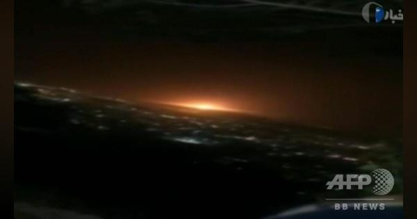 動画：イラン首都の夜空に閃光、近郊でガスタンク爆発