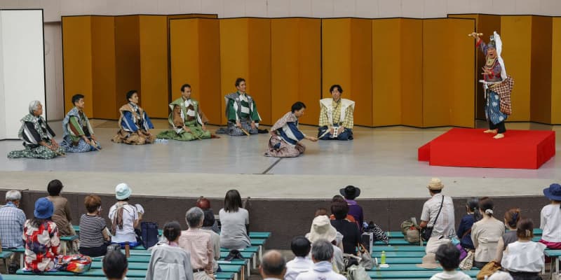 京都で伝統芸能の野外公演　能や狂言、落語など集結