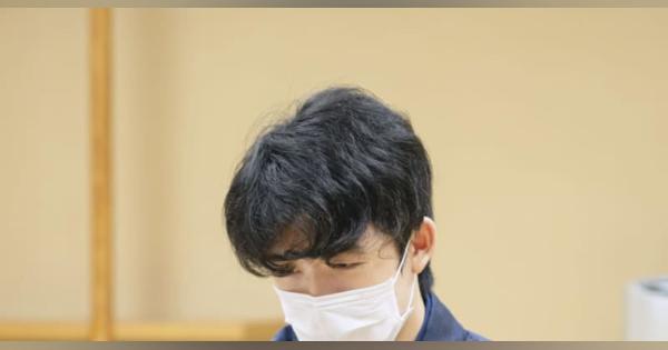 藤井七段、最年少タイトルに王手　将棋の棋聖戦第2局、渡辺破る