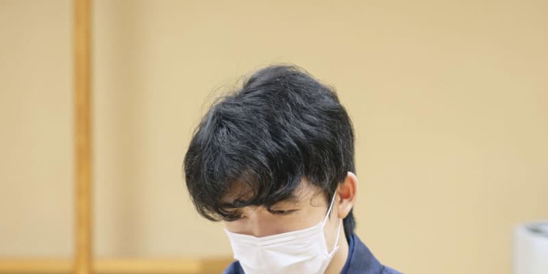藤井七段、最年少タイトルに王手　将棋の棋聖戦第2局、渡辺破る