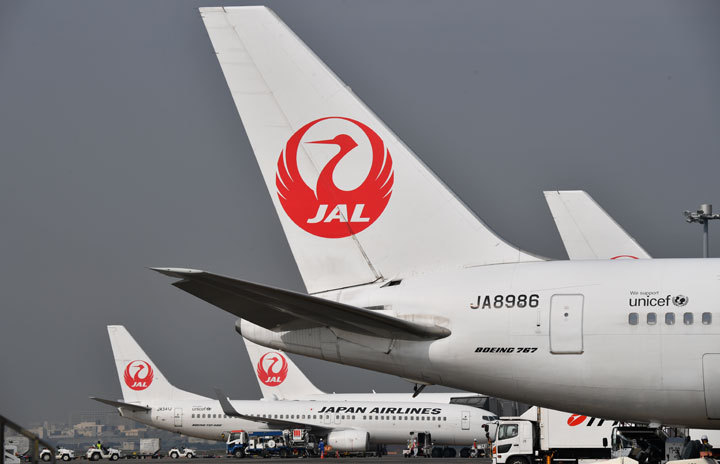 JAL、役員の業績連動株式報酬ゼロ　自主返納は年内継続