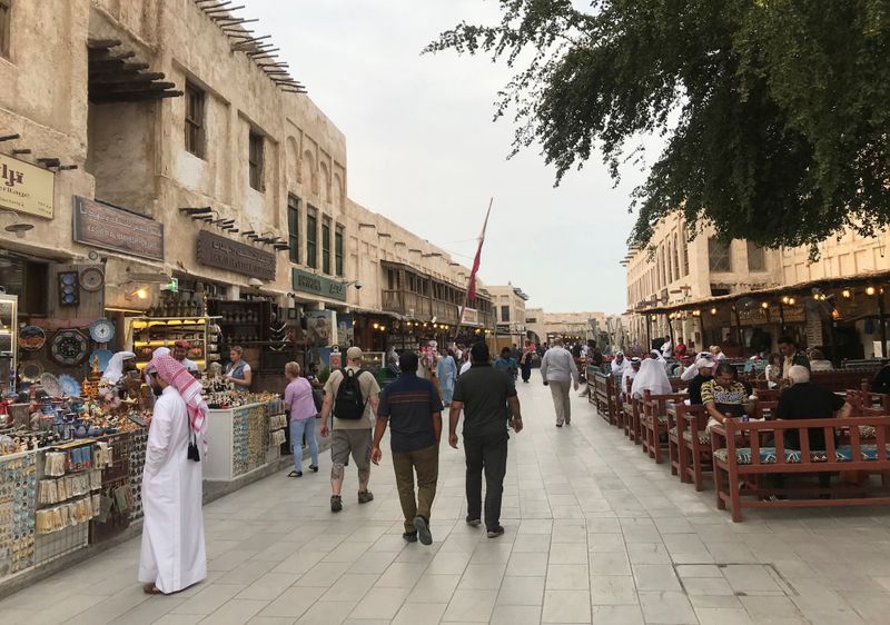 カタール、新型コロナの規制さらに緩和　7月から飲食店など再開