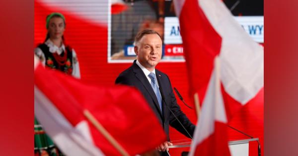 ポーランド大統領選、保守現職と中道野党候補の決選投票へ