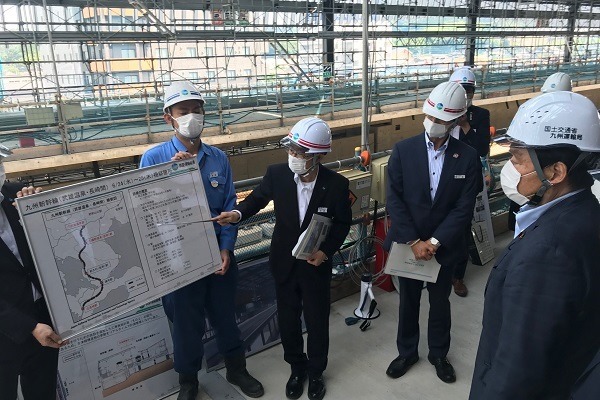 佐賀県知事とは会えず赤羽国交相が九州新幹線西九州ルートの整備区間を視察