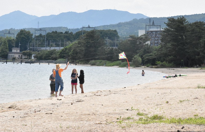 琵琶湖岸の水泳場、今年は一部開設見送り　湖東・湖北など　「感染予防難しく」