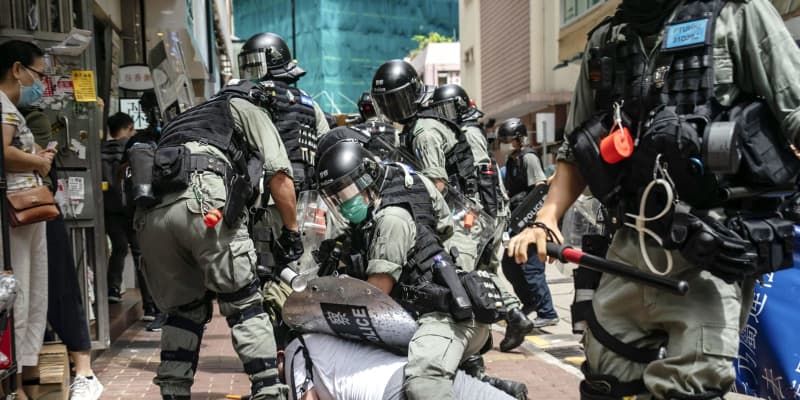 香港国家安全法で初逮捕　1万人抗議デモ、370人拘束